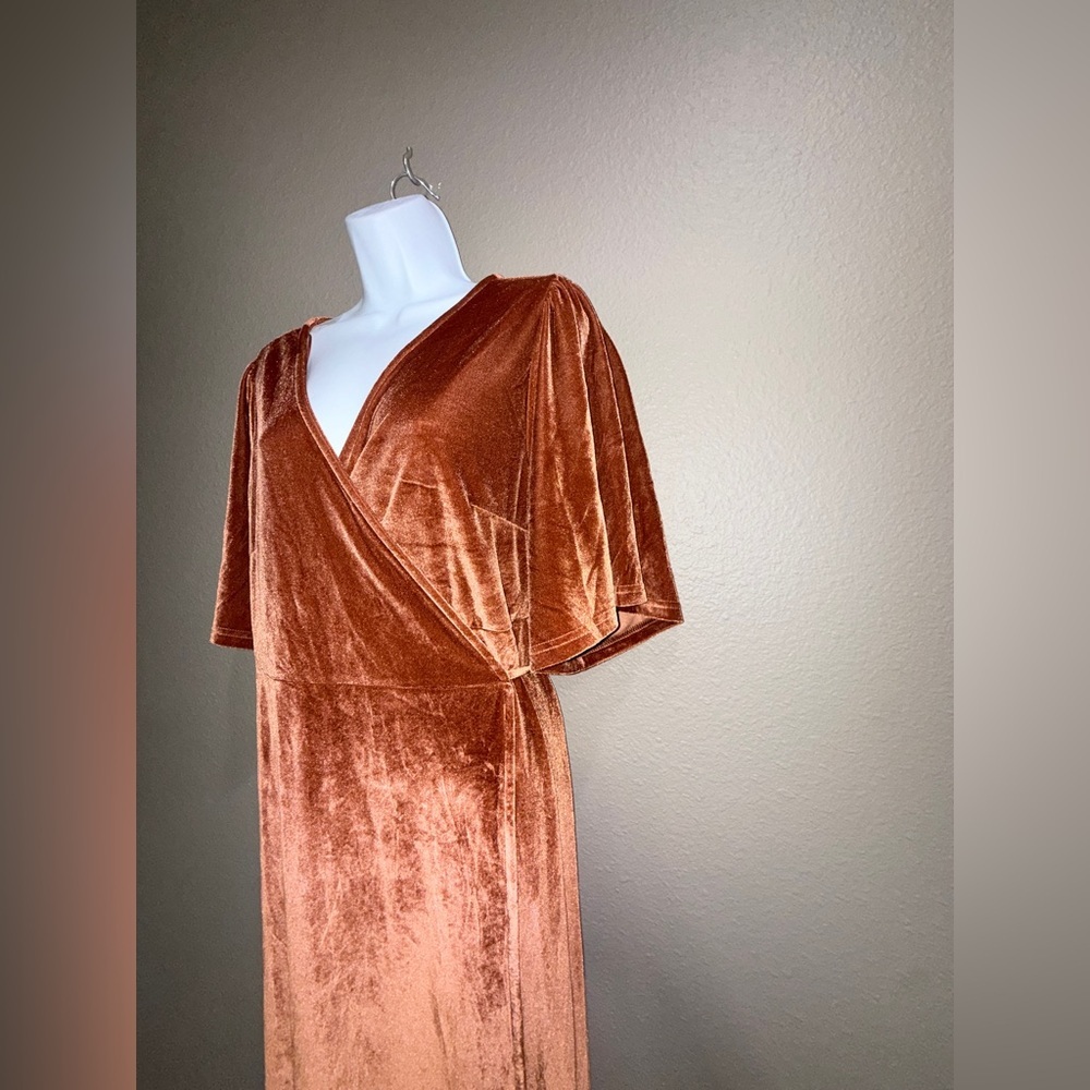 Baltic Born Meghan Velvet Wrap Maxi Dress
Spice Color Size 3XL - Picture 6 of 7